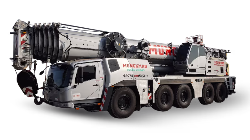 Aluguel de guindaste todo terreno Grove GMK5250L 250t operando em obra de grande porte em São Paulo